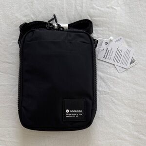 lululemon easy access crossbody NWT